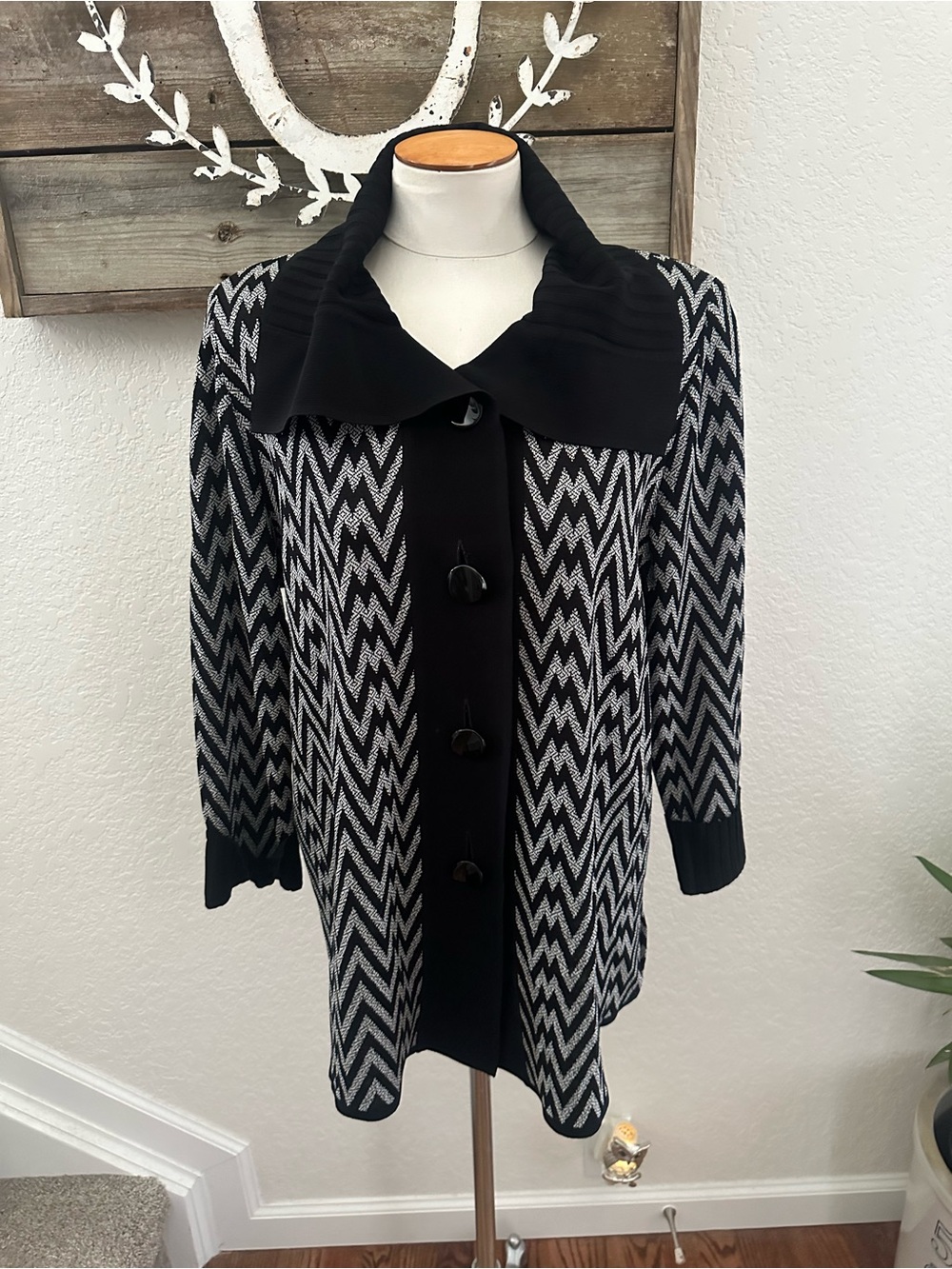 Exclusively Misook black white chevron button down blazer jacket ladies XL